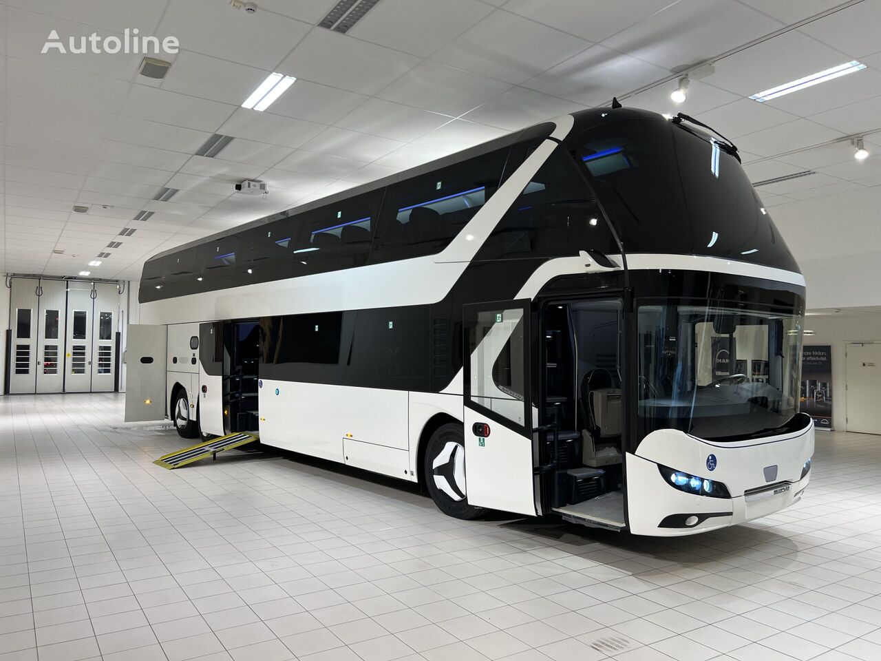 neuer Neoplan SKYLINER P06 Euro 6E V.I.P / Exclusive Class (Dark Edition) Doppeldeckerbus