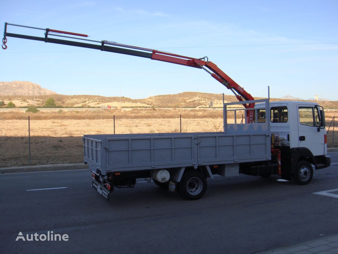 Nissan ATLEON GRÚA Pritsche LKW